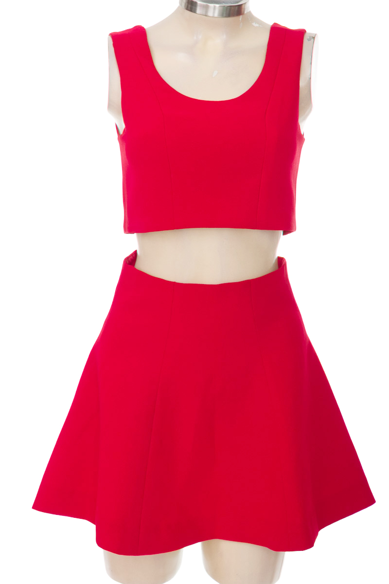 Vestido / Enterizo color Rojo - Closeando