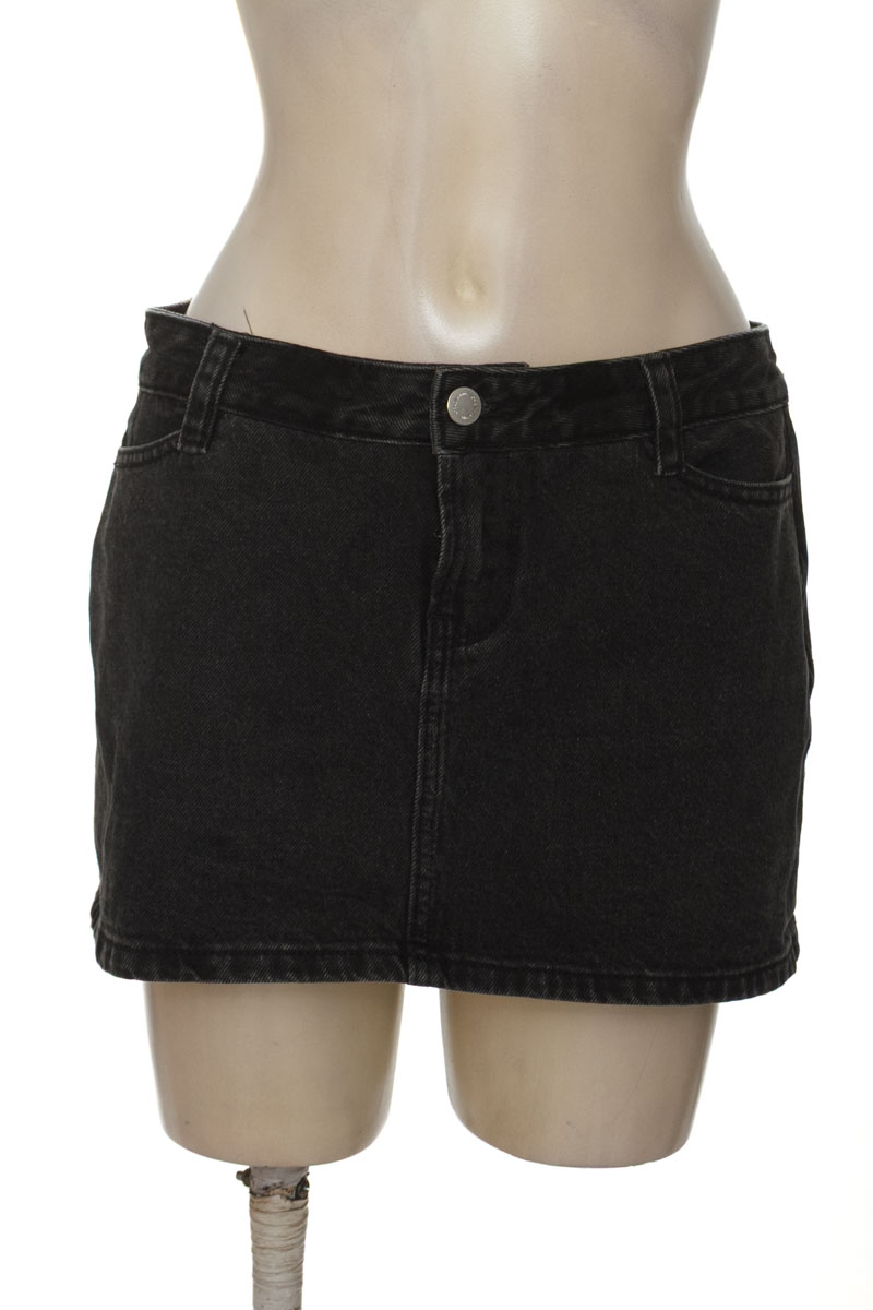 Falda color Negro - Stradivarius