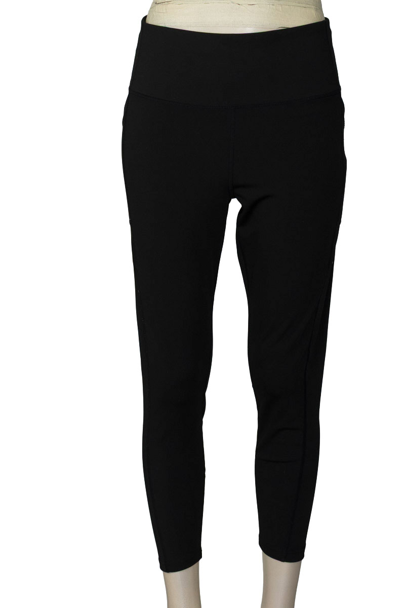 Ropa Deportiva / Salida de Baño color Negro - Closeando