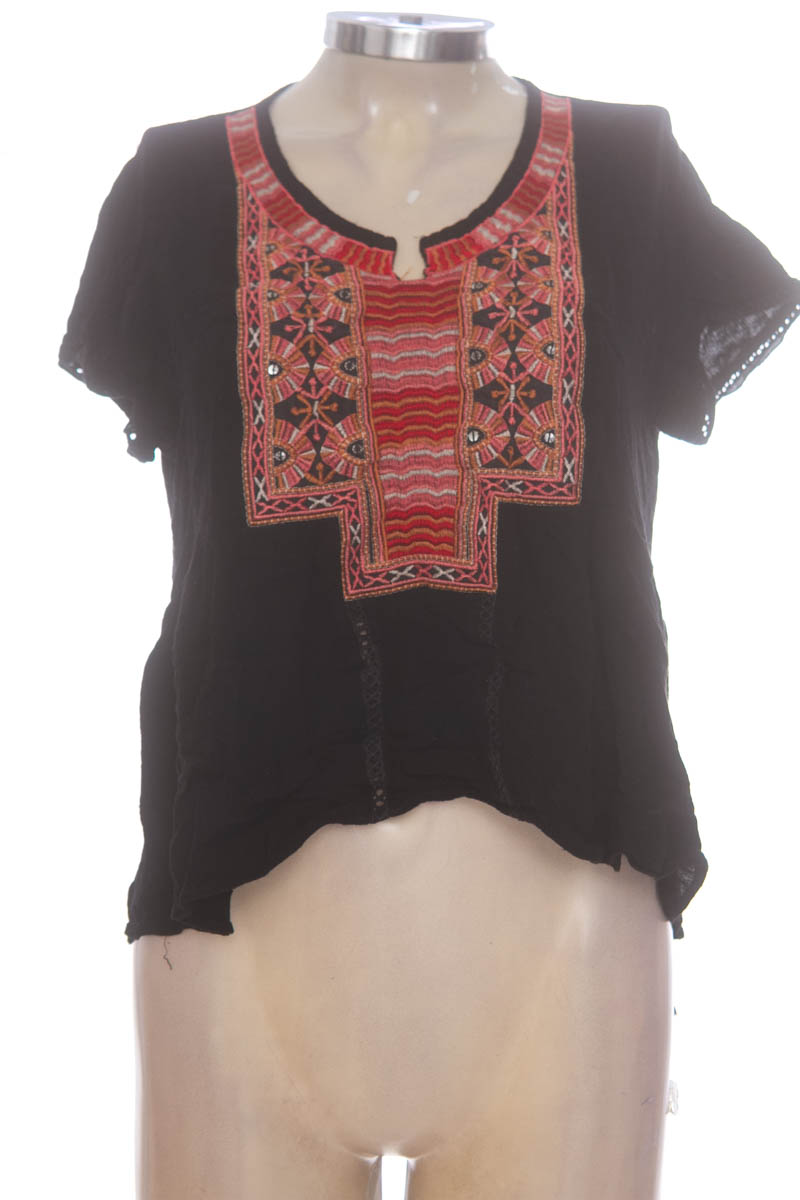 Top / Camiseta color Negro - ELA