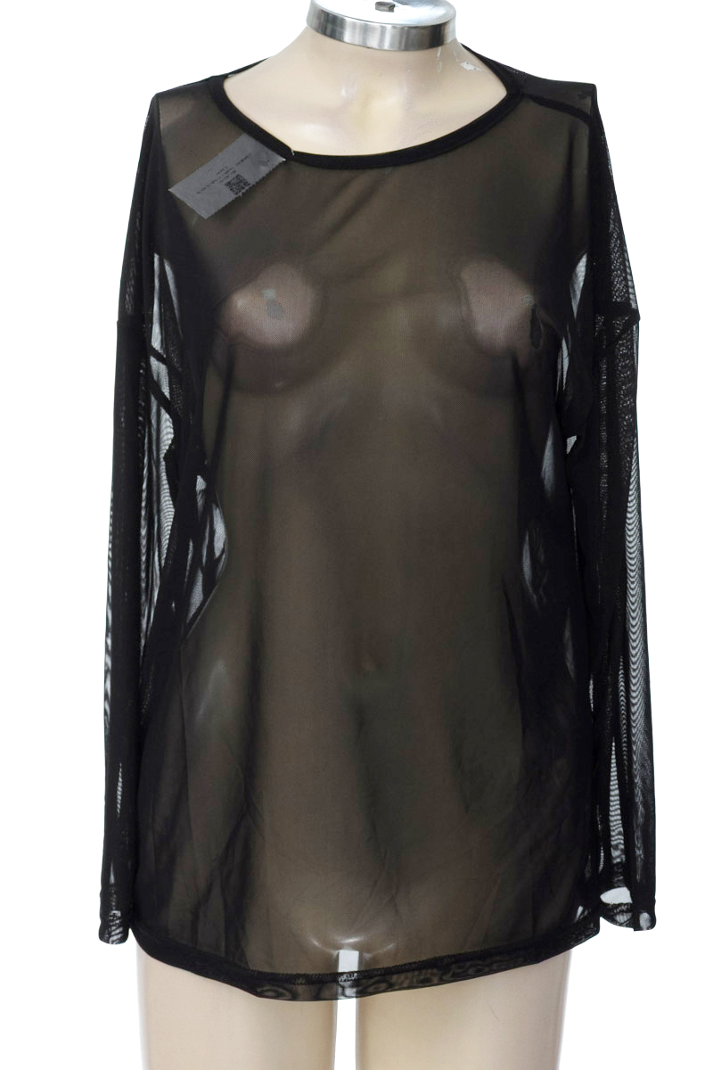 Top / Camiseta color Negro - Closeando