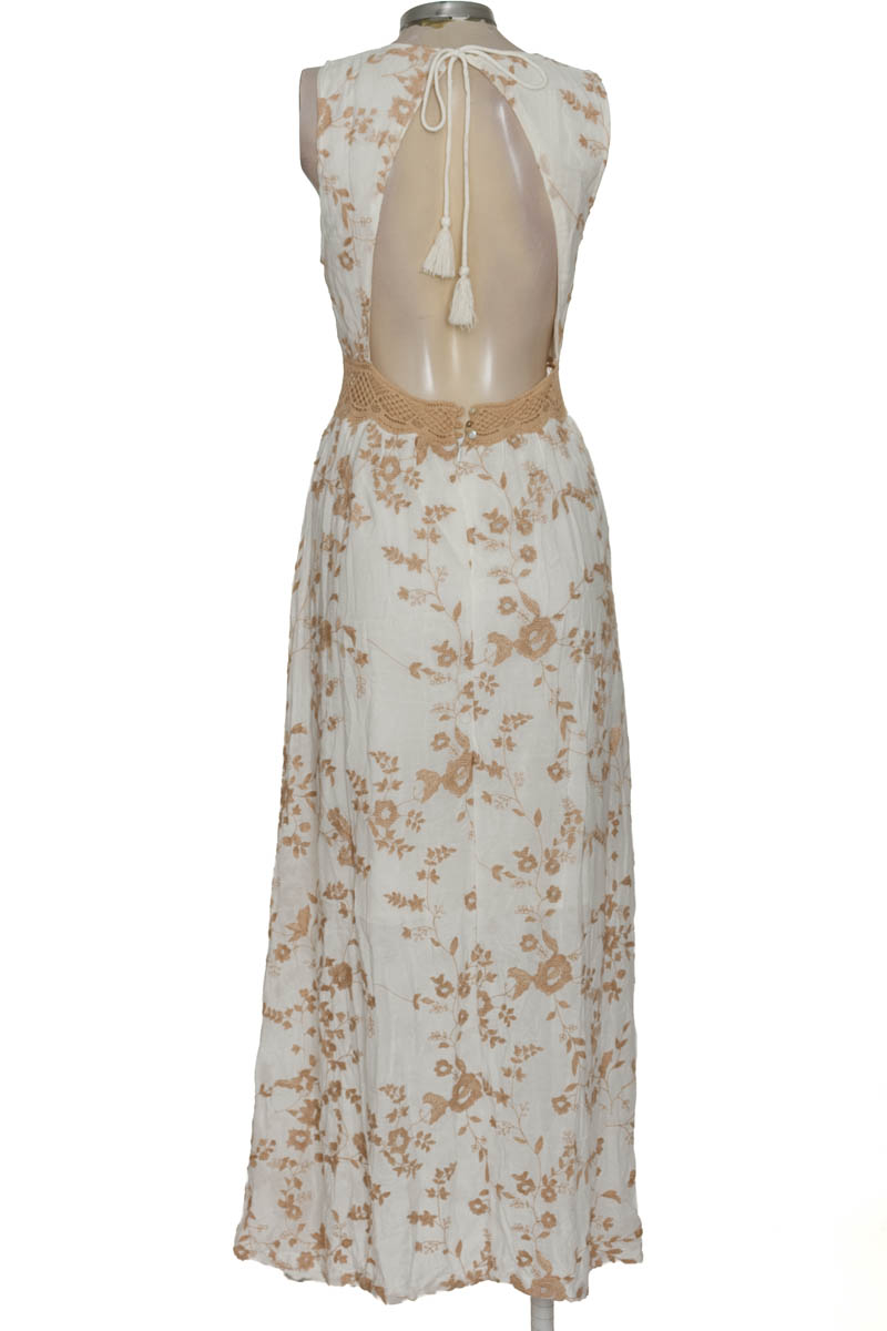Vestido / Enterizo color Beige - Closeando