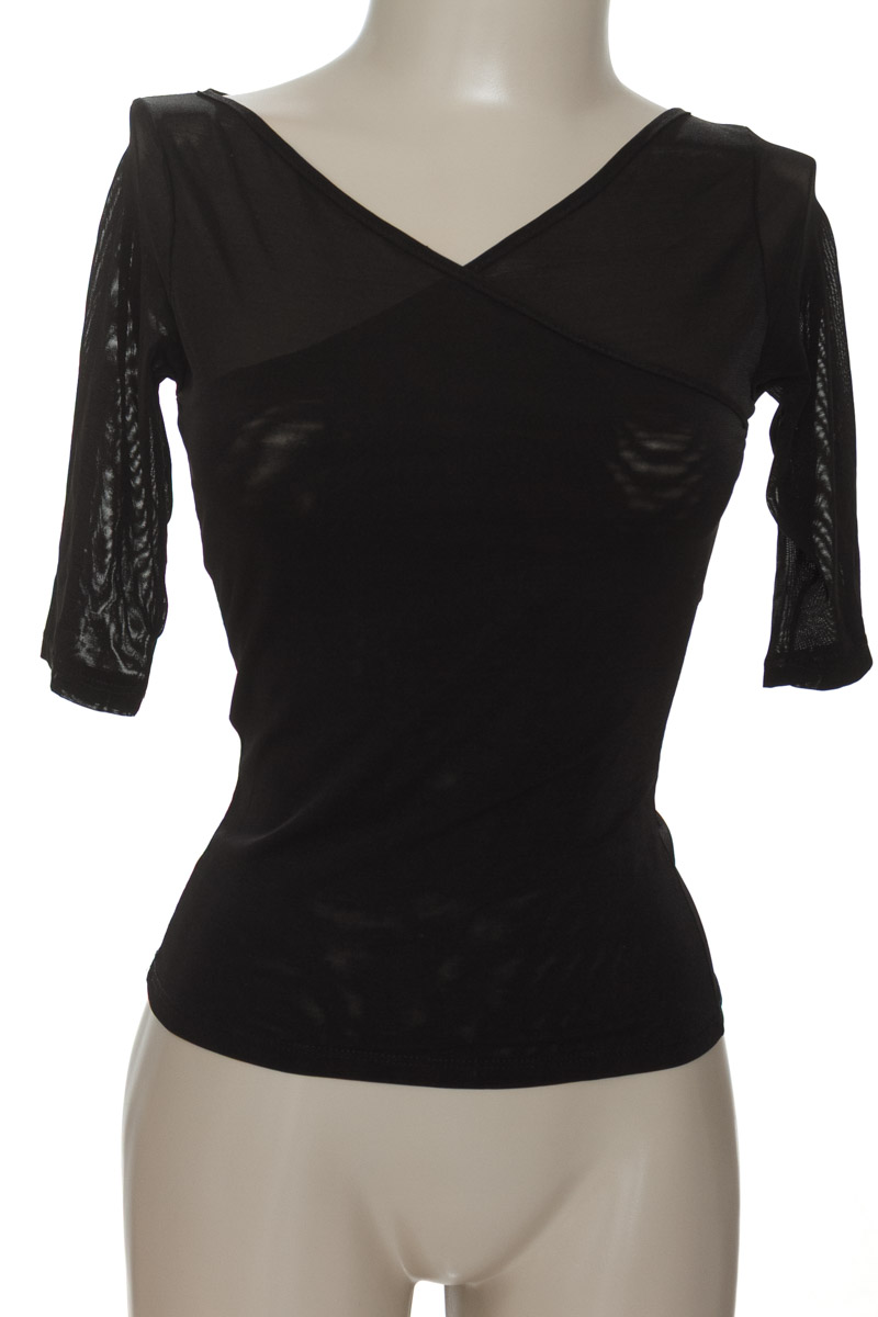Top / Camiseta color Negro - Closeando