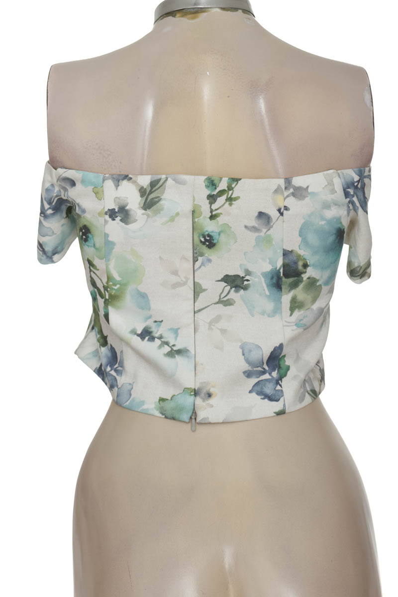 Top / Camiseta color Beige - Closeando