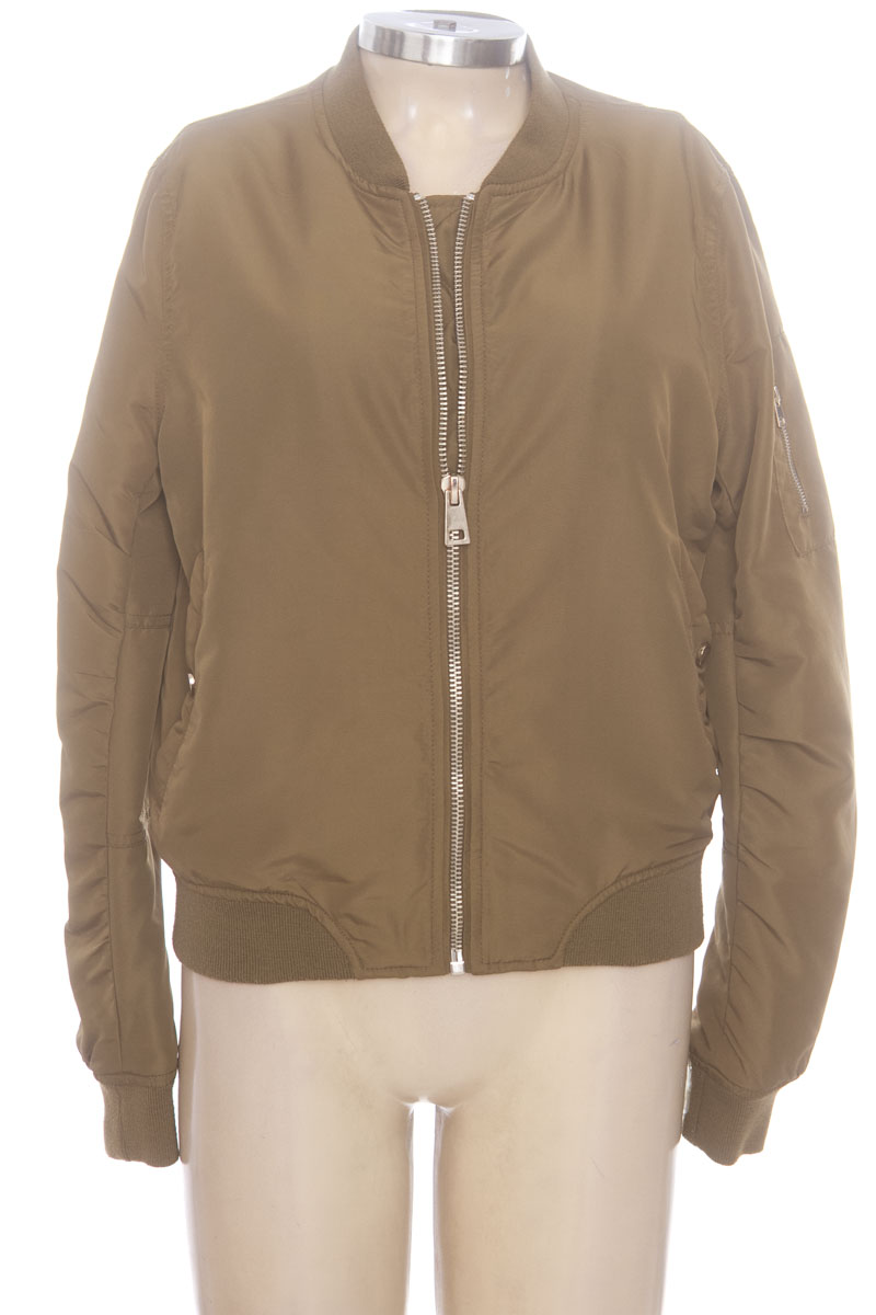 Chaqueta / Abrigo color Verde - Stradivarius