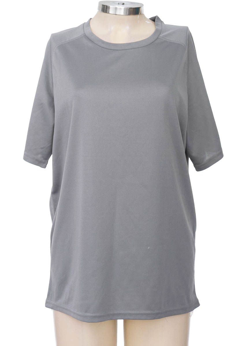 Ropa Deportiva / Salida de Baño color Gris - Closeando