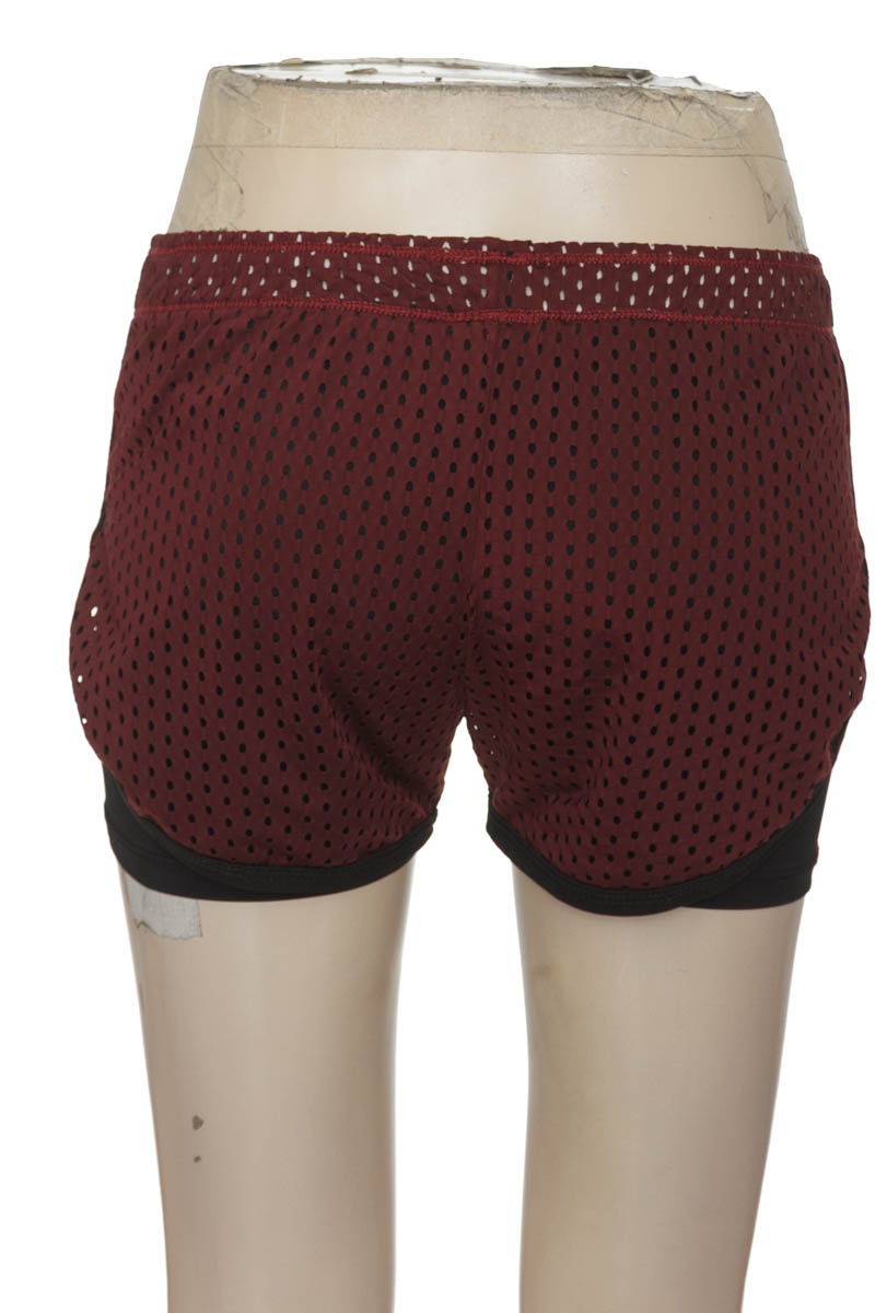 Ropa Deportiva / Salida de Baño color Vinotinto - Closeando