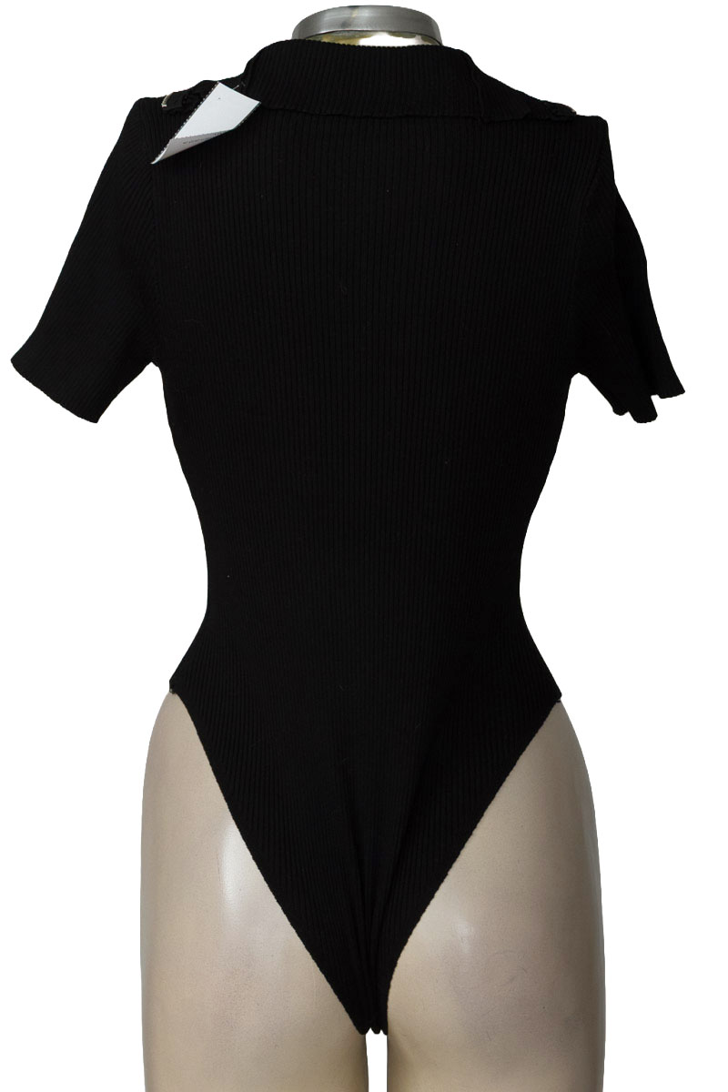 Top / Camiseta color Negro - Closeando