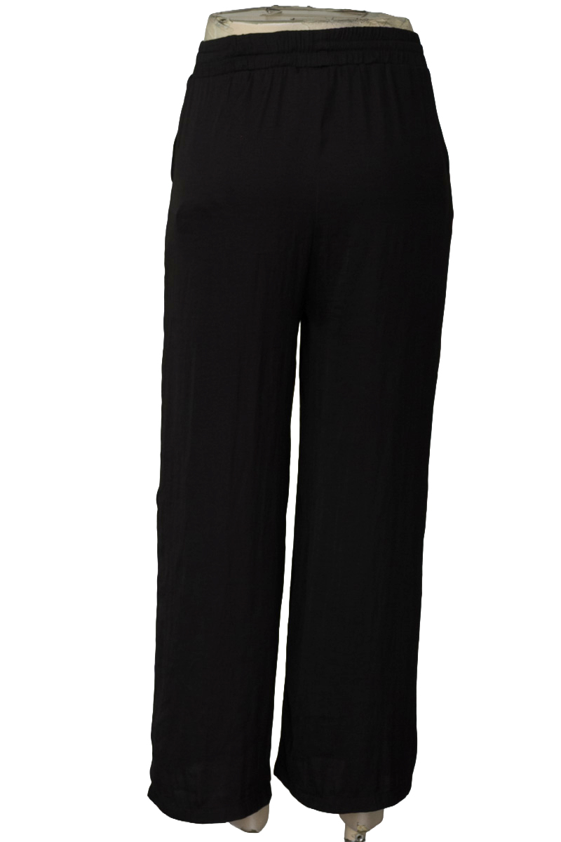 Pantalones color Negro - Stradivarius