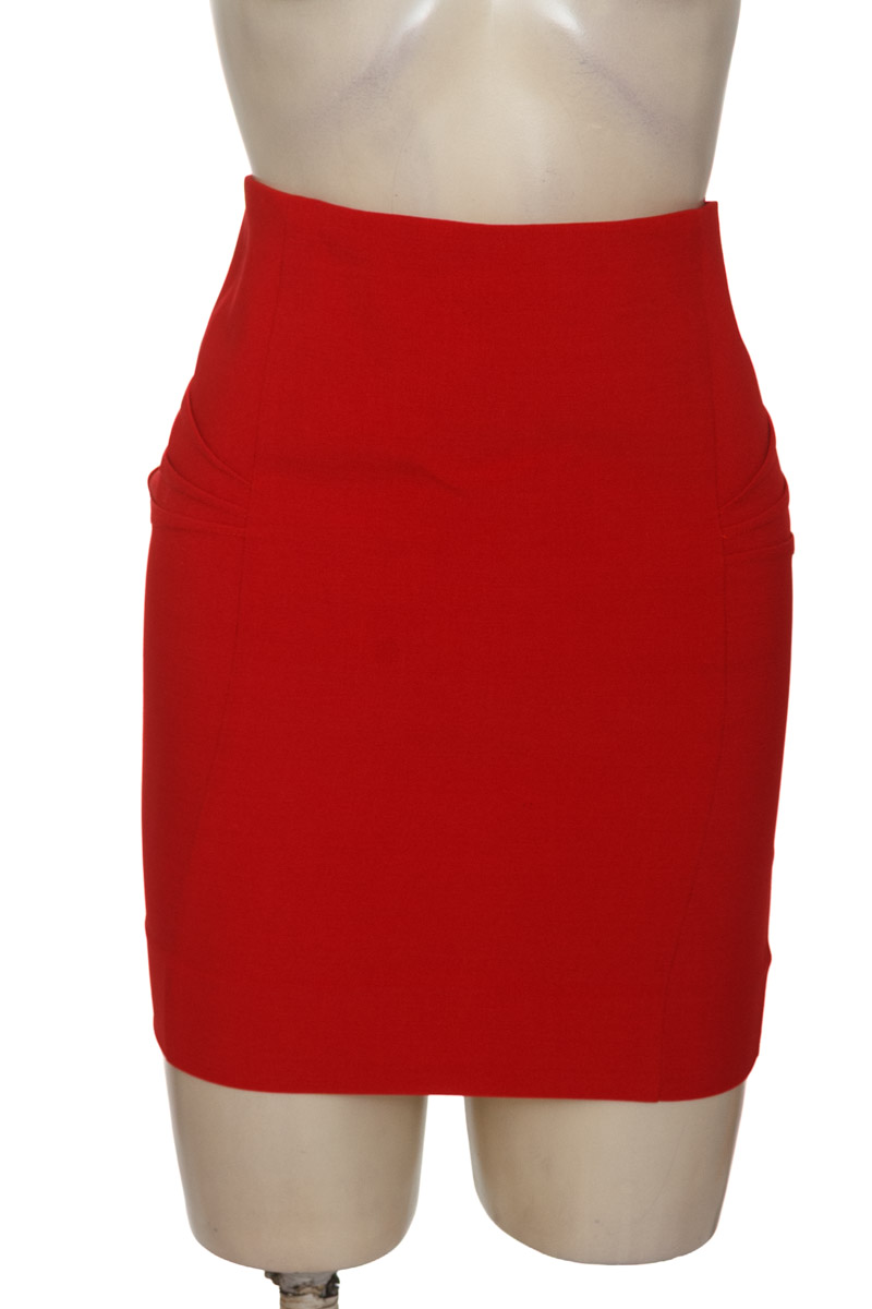 Falda color Rojo - Closeando