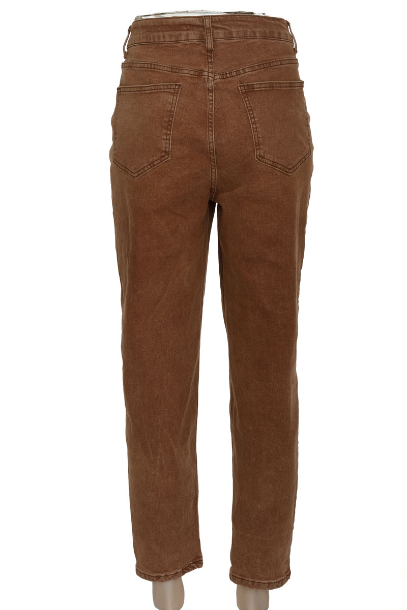 Pantalones color Café - Closeando