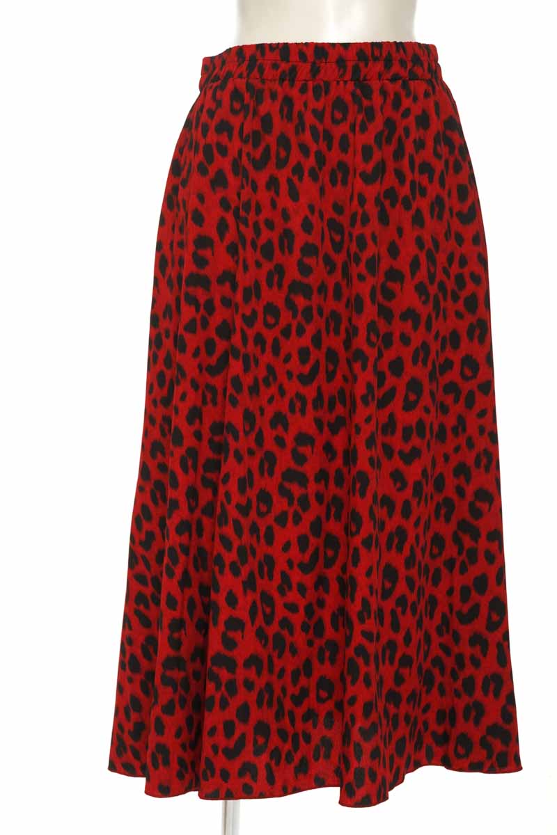 Falda color Rojo - Closeando