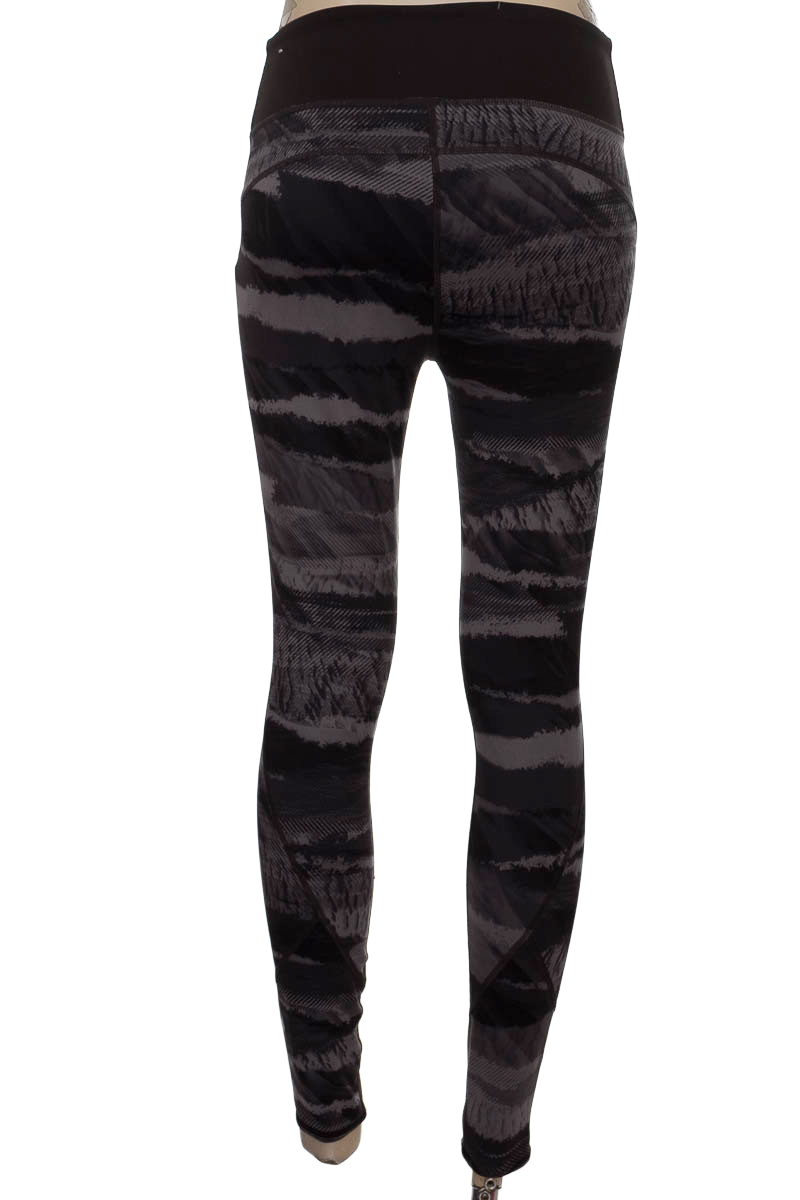 Ropa Deportiva / Salida de Baño color Gris - Closeando