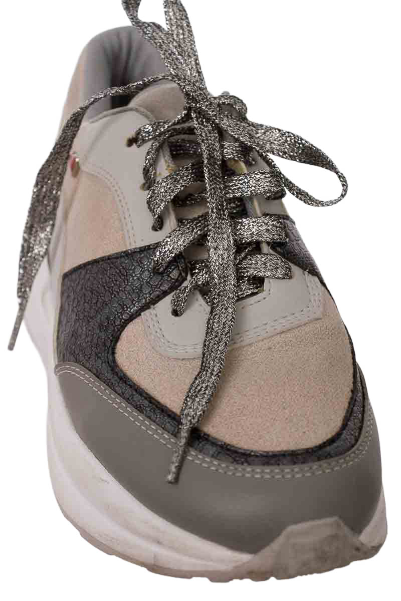 Zapatos color Gris - Closeando