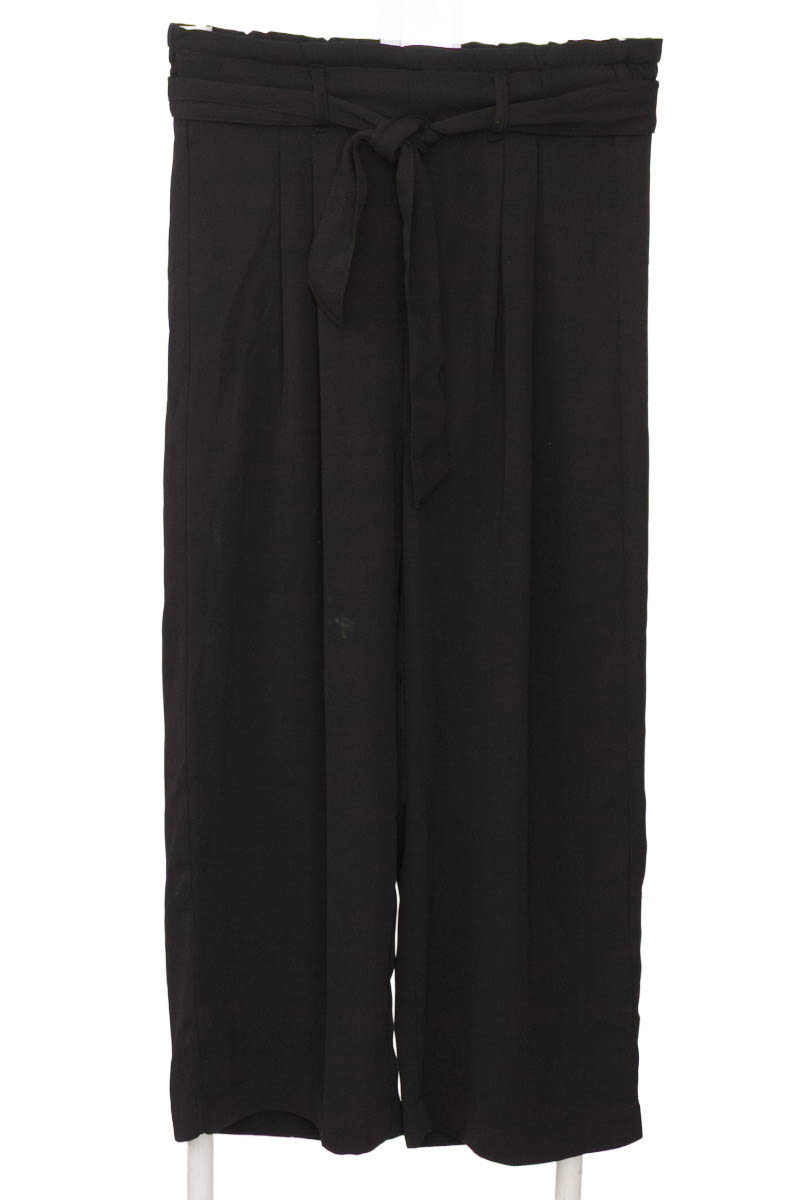 Pantalones color Negro - Stradivarius