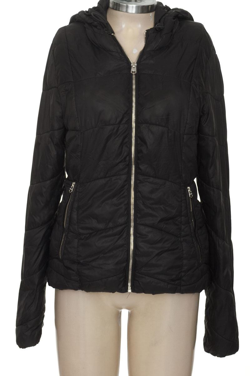 Chaqueta / Abrigo color Negro - Bershka