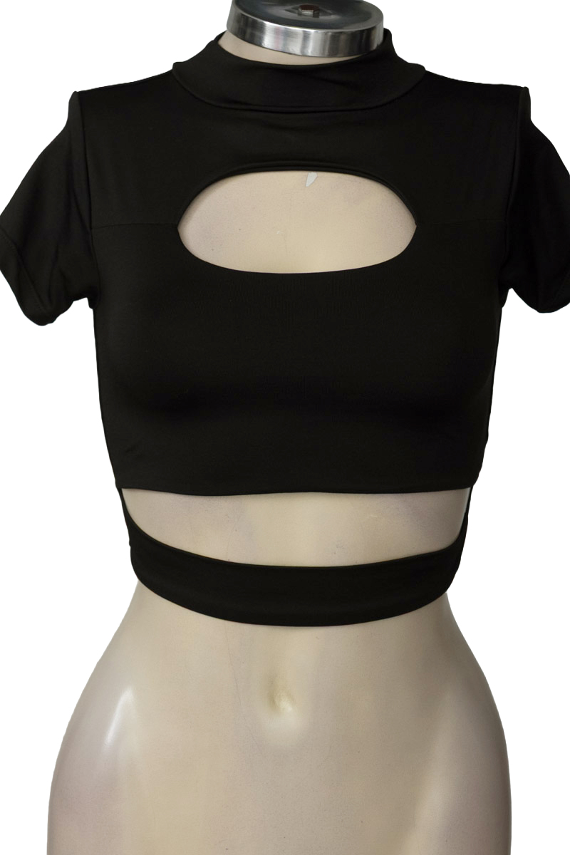 Top / Camiseta color Negro - Closeando