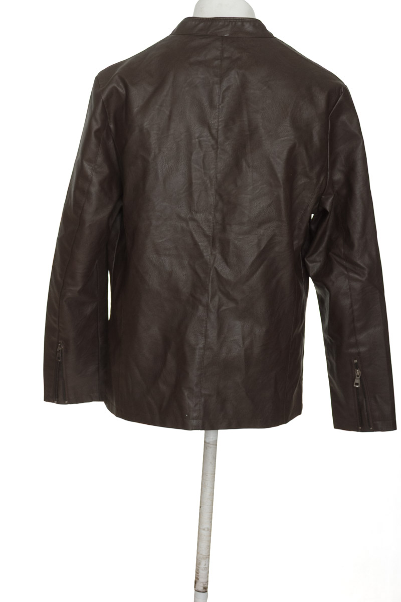 Chaqueta color Café - Closeando