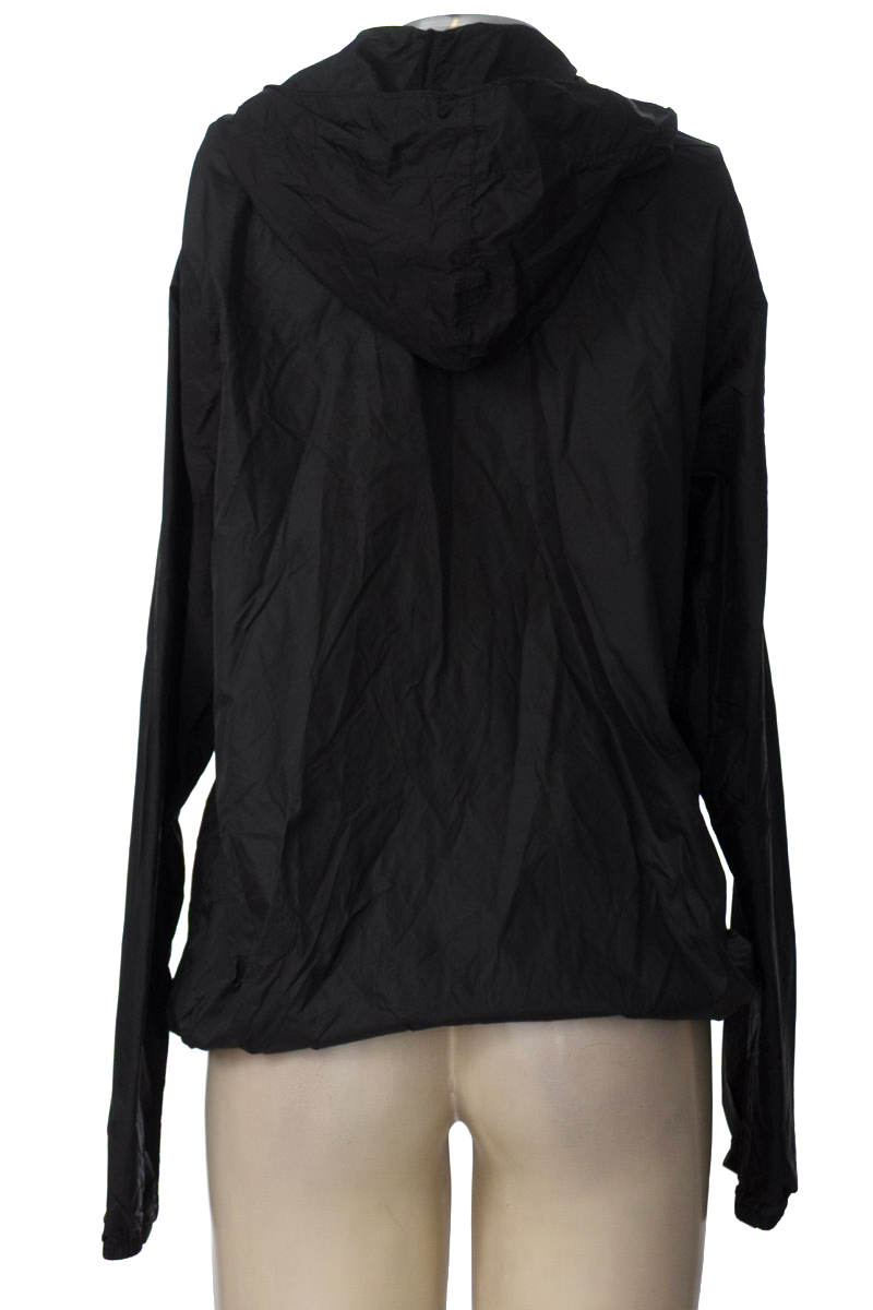 Ropa Deportiva / Salida de Baño color Negro - Closeando