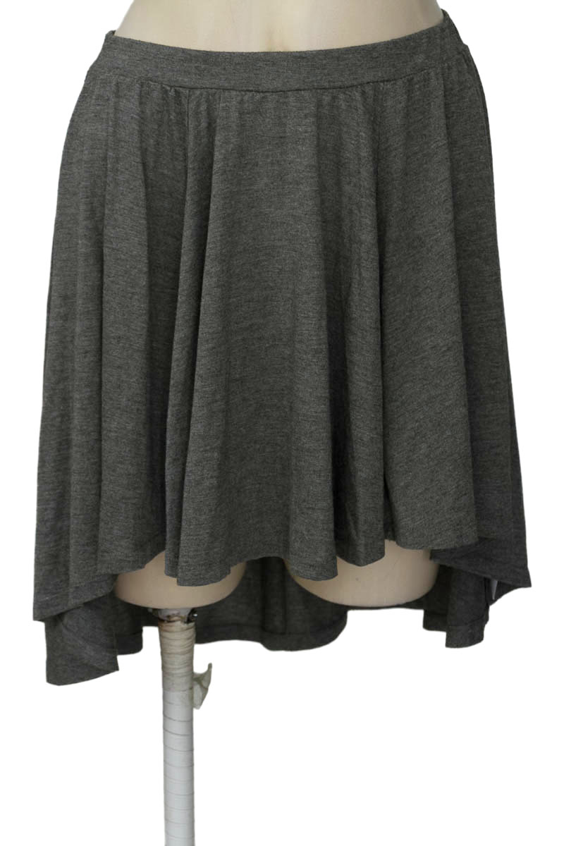 Falda color Gris - Basement