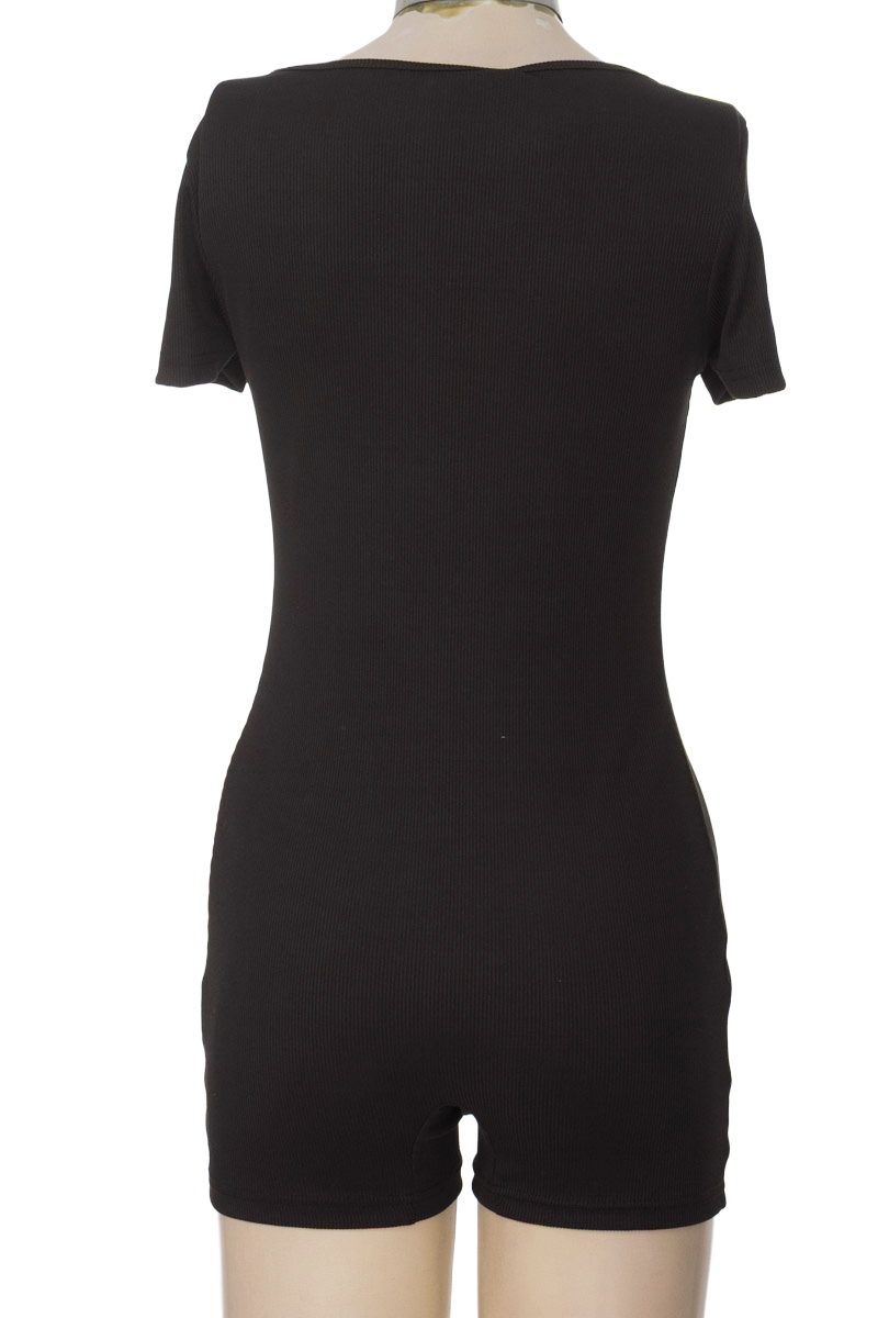 Ropa Deportiva / Salida de Baño color Negro - Closeando