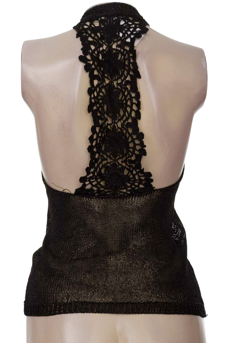 Top / Camiseta color Negro - Closeando