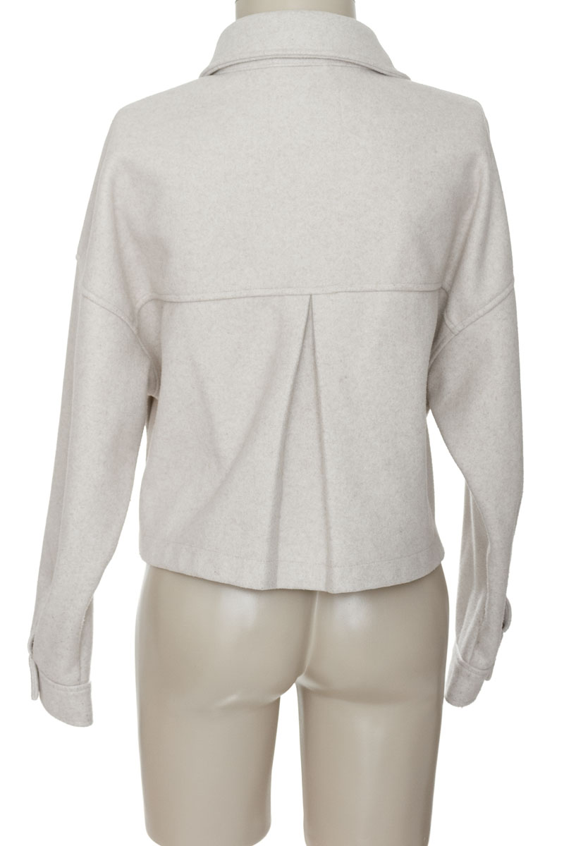 Chaqueta / Abrigo color Gris - Stradivarius