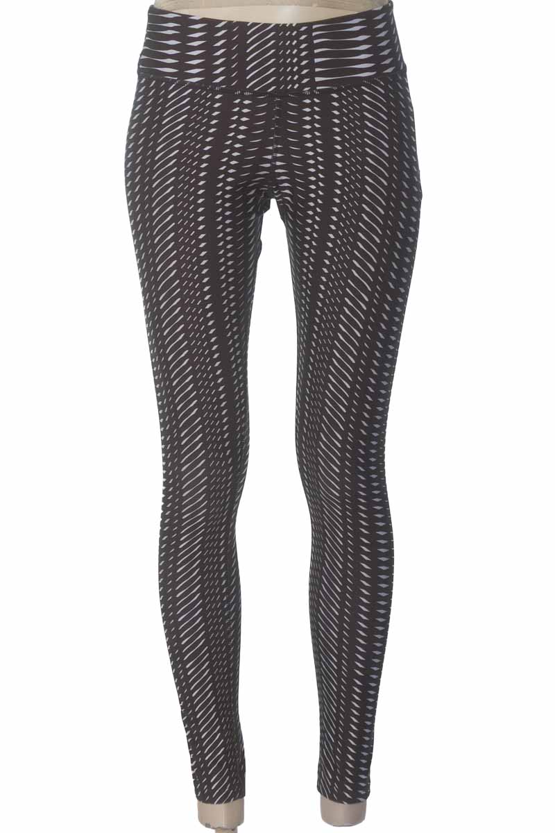 Ropa Deportiva / Salida de Baño color Negro - Diadora