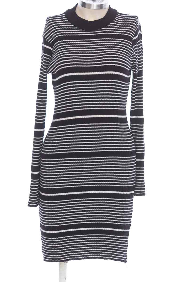 Ropa de Mujer de Segunda Mano de Atmosphere| Ropa Al Kilo