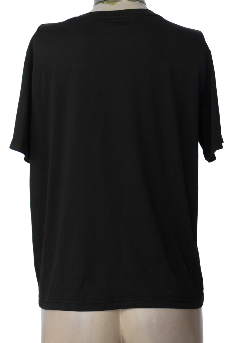Top / Camiseta color Negro - Closeando