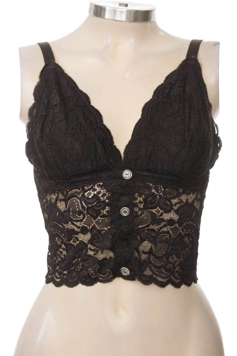 Top / Camiseta color Negro - Closeando