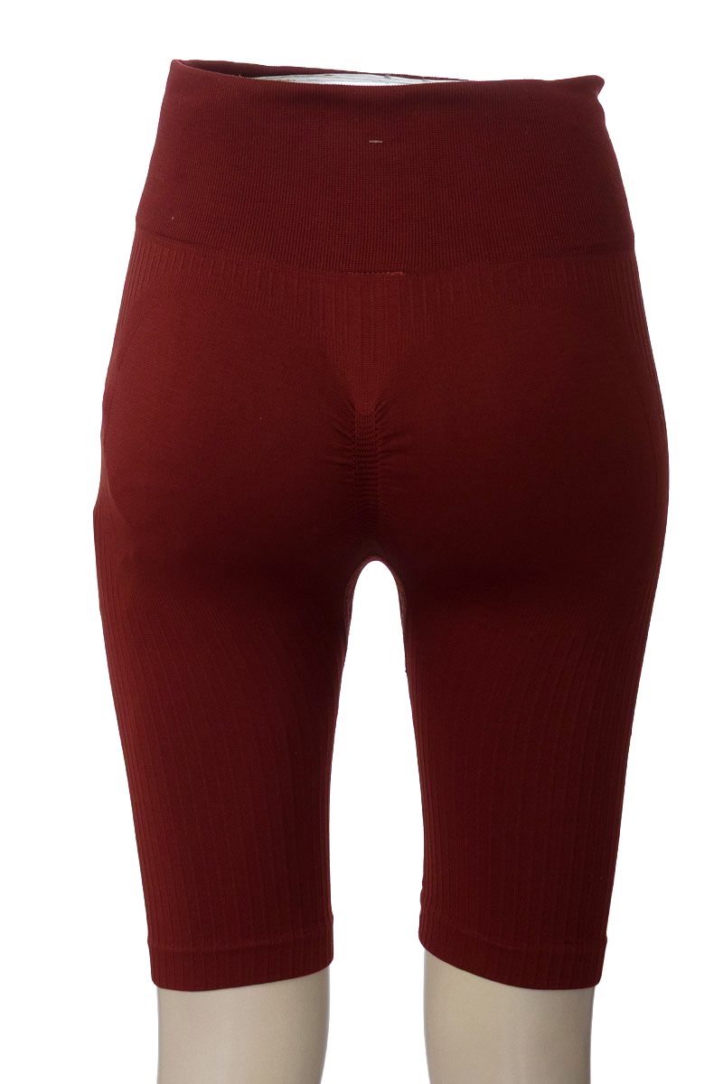 Ropa Deportiva / Salida de Baño color Café - Closeando