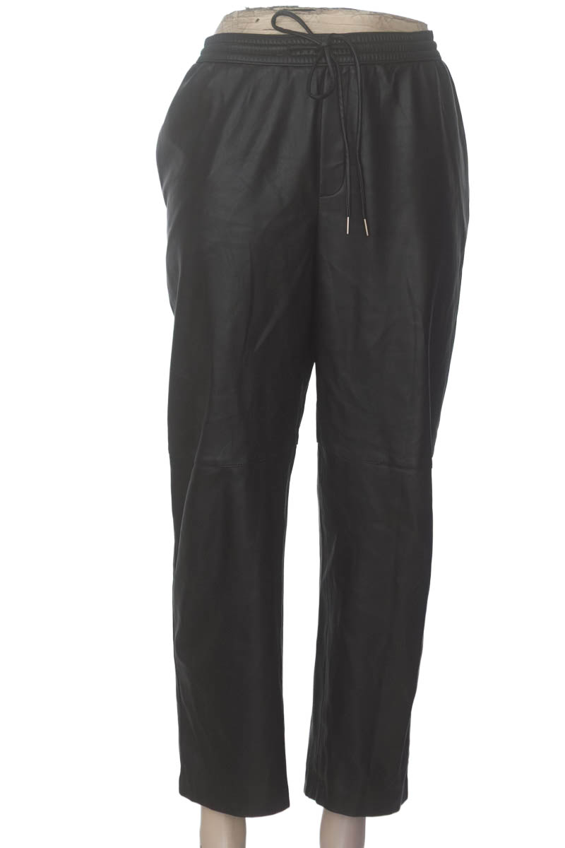 Pantalones color Negro - MNG