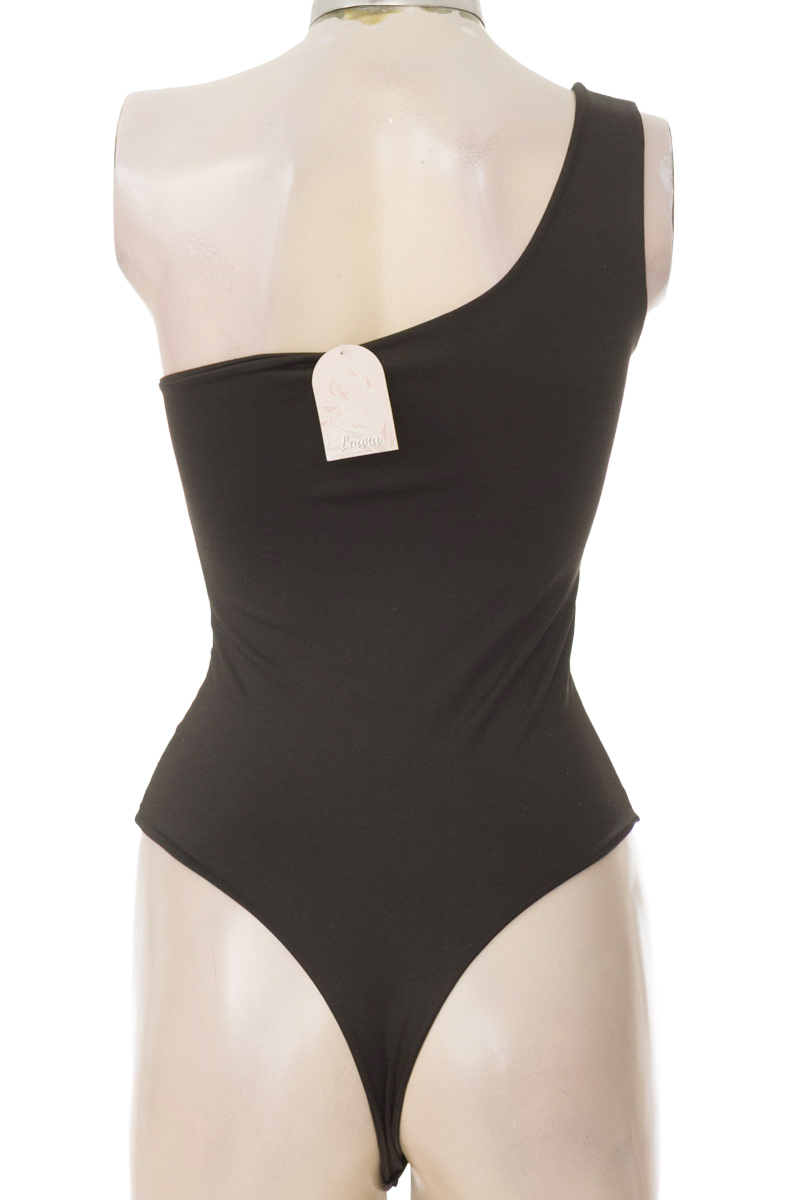 Top / Camiseta color Negro - We Love Luana