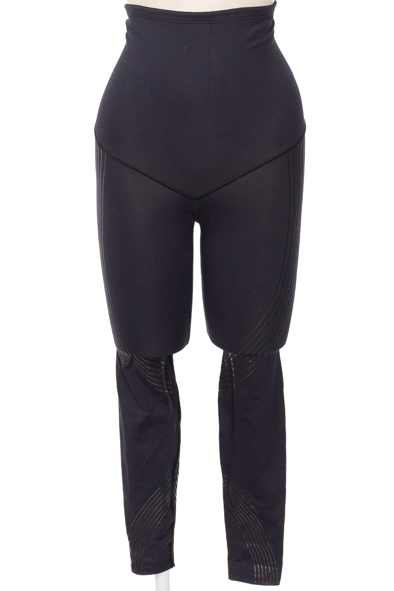 Ropa Deportiva / Salida de Baño color Negro - Chamela