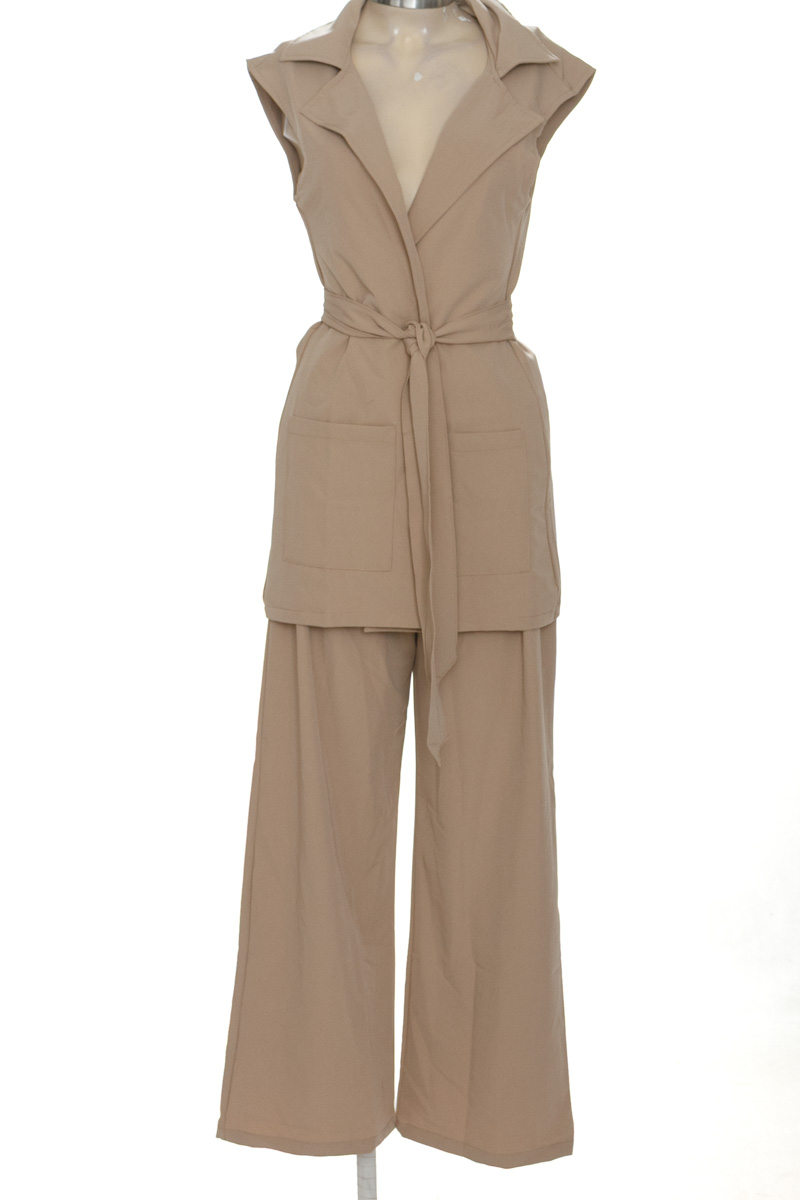 Vestido / Enterizo color Beige - Atributo