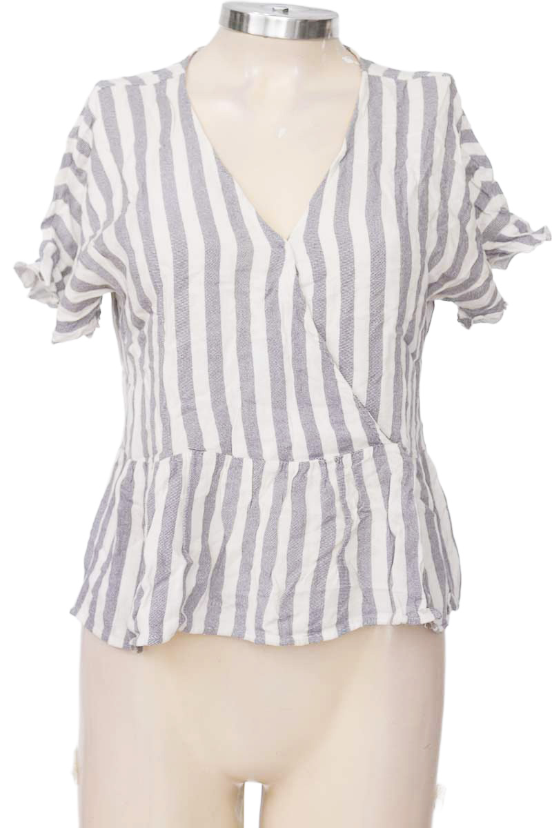 Blusa color Gris - Basement