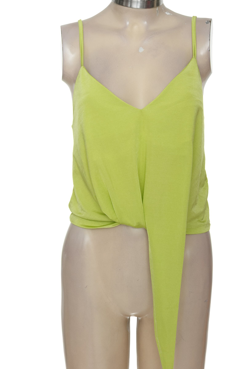 Top / Camiseta color Verde - Zara