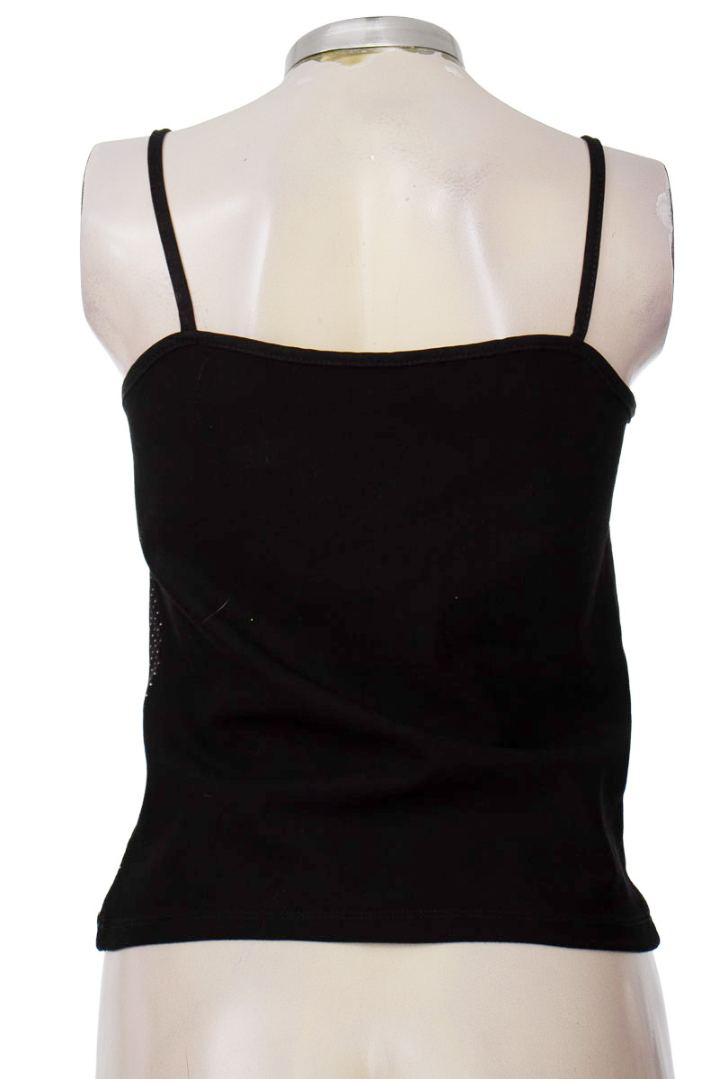 Top / Camiseta color Negro - Closeando