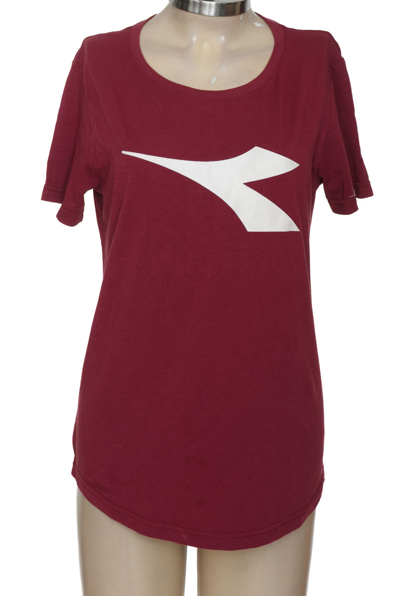 Ropa Deportiva / Salida de Baño color Morado - Diadora