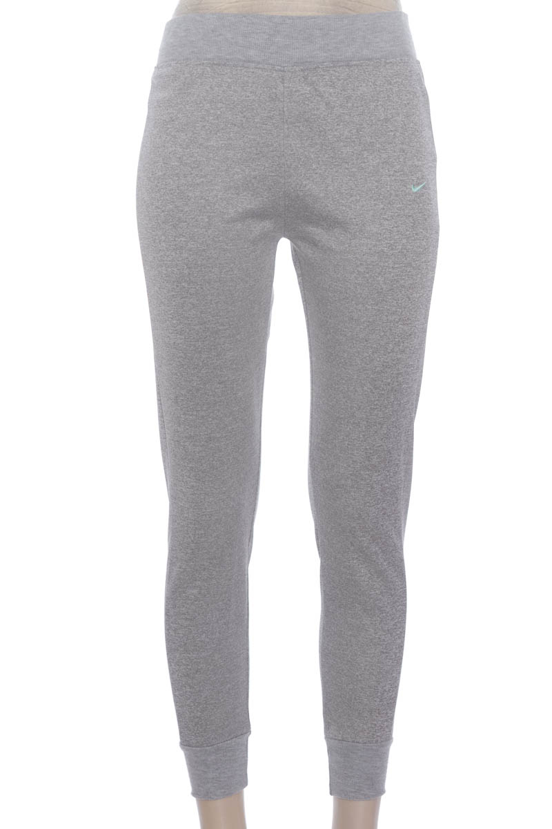 Ropa Deportiva / Salida de Baño color Gris - Closeando