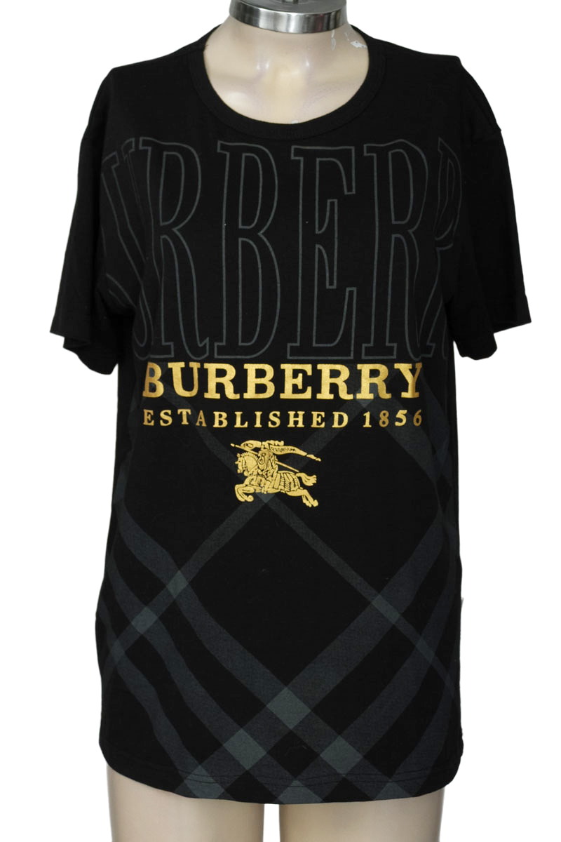 Top / Camiseta color Negro - Closeando