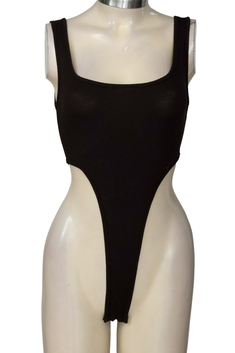 Top / Camiseta color Negro - Closeando