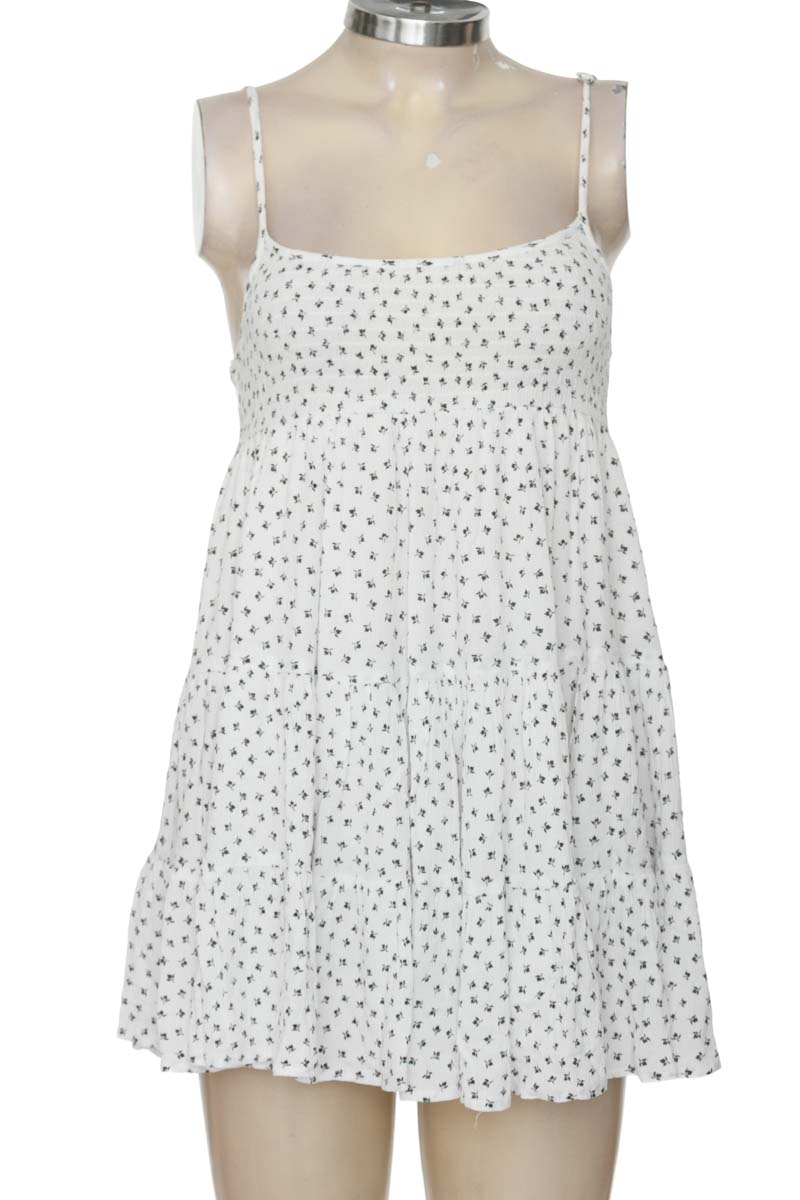 Vestido / Enterizo color Blanco - Stradivarius