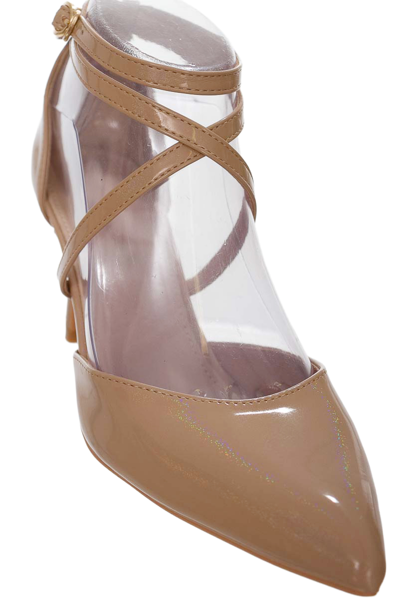 Zapatos color Beige - Closeando