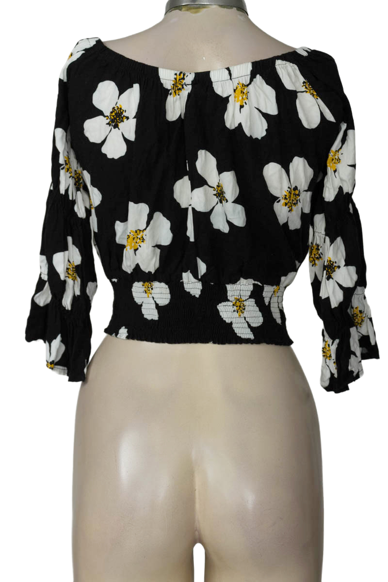 Top / Camiseta color Negro - Closeando
