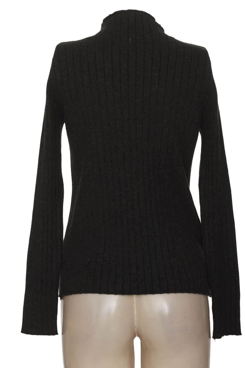 Sweater color Gris - Closeando