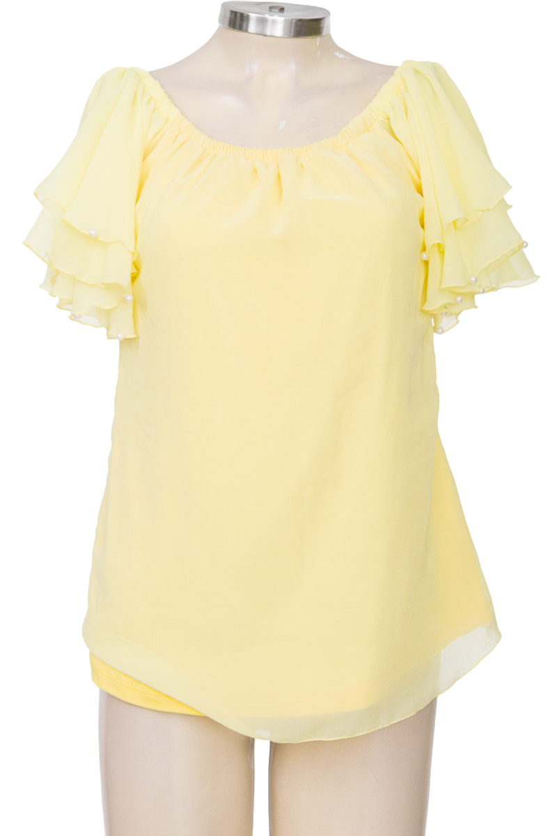 Top / Camiseta color Amarillo - Closeando