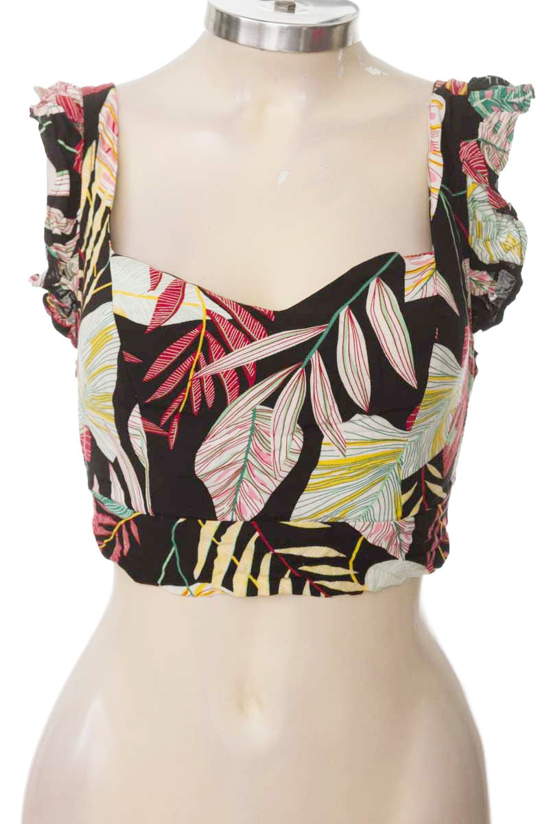 Top / Camiseta color Negro - Closeando