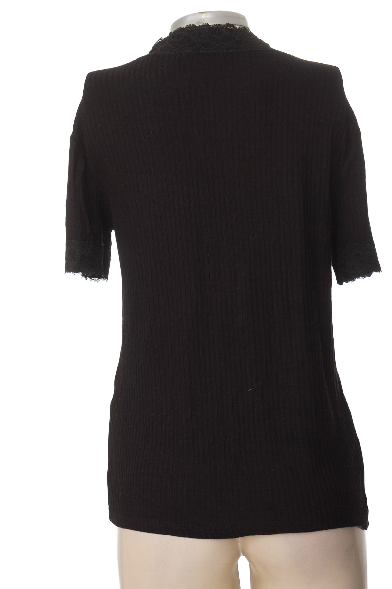 Top / Camiseta color Negro - Zara